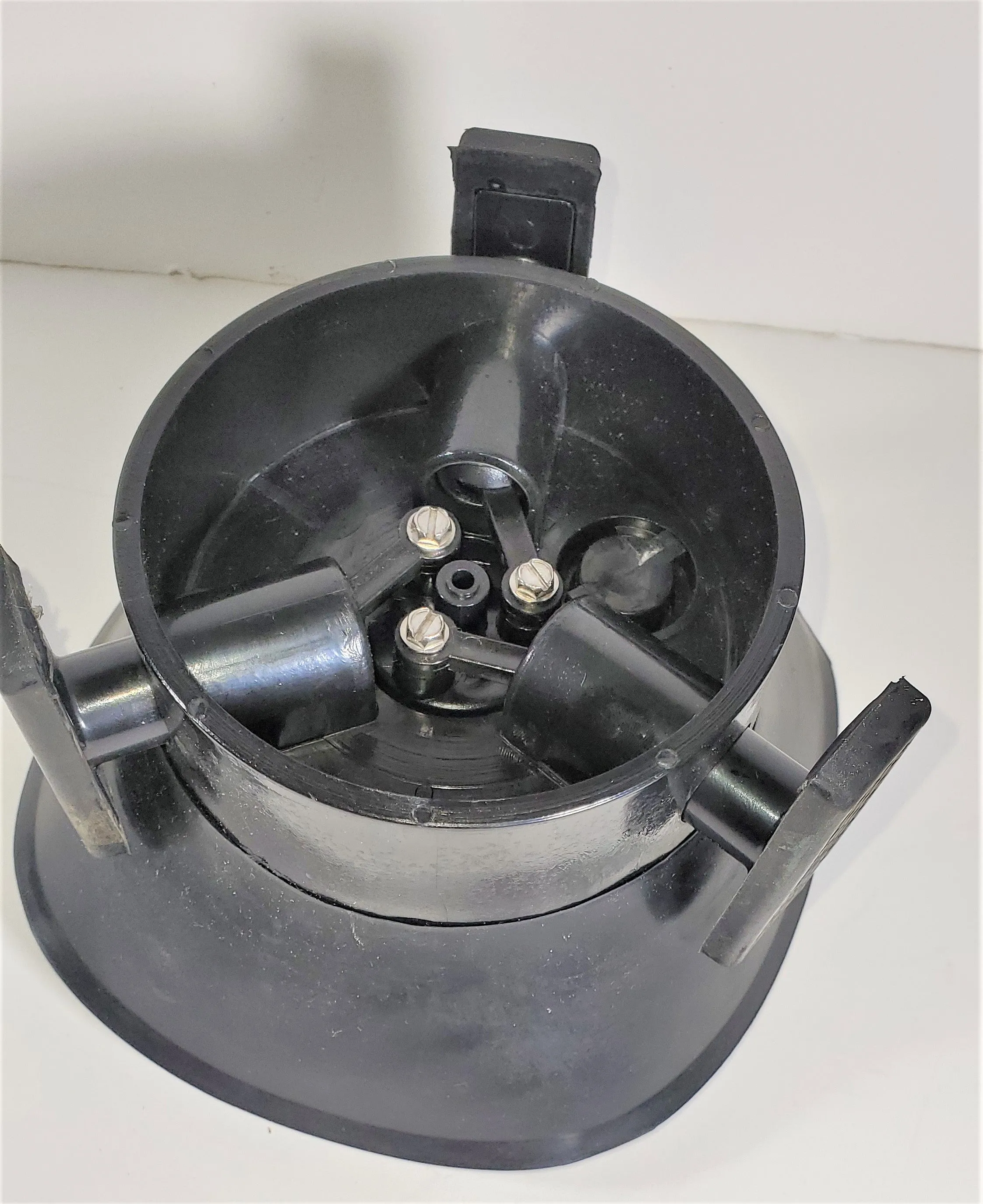 Debris Cap for Water Valve Boxes - Blue Handle (Stock)