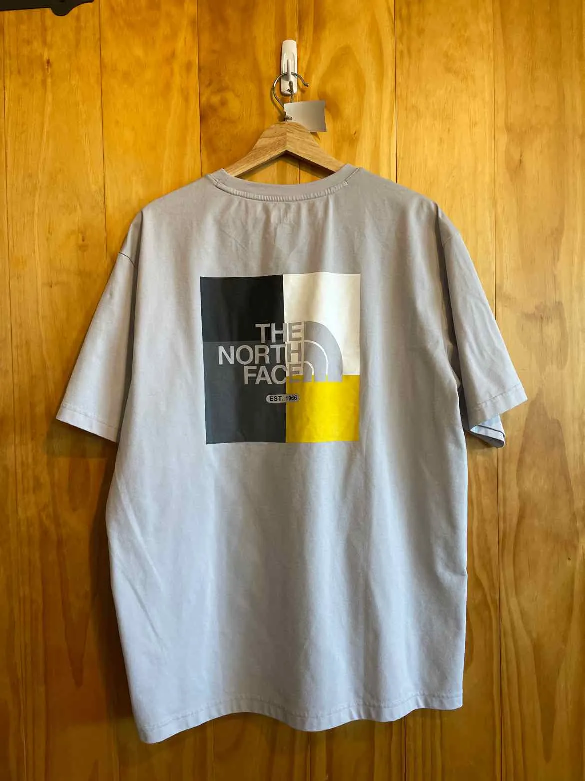 Size XL The North Face Men's Short Sleeve Shirt